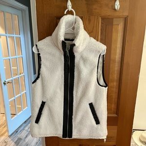 Sherpa vest with leather lining